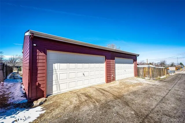 570 4th Street Bennett, CO 80102
