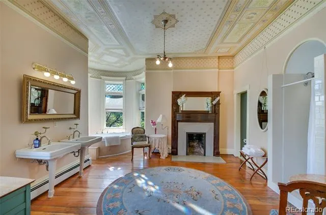 2555 W 37th Avenue Denver, CO 80211