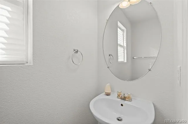 2824 S Walden Way Aurora, CO 80013