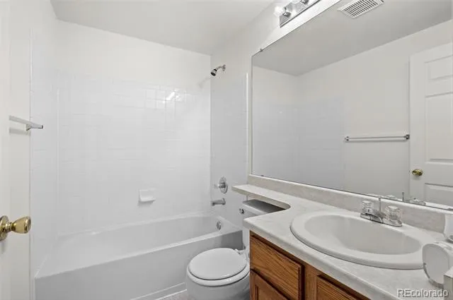 2824 S Walden Way Aurora, CO 80013