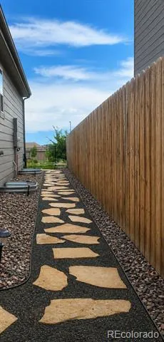 7768 S Old Hammer Way Aurora, CO 80016