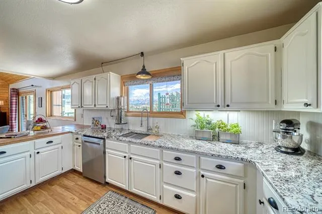 895 Acorn Rd Cotopaxi, CO 81223