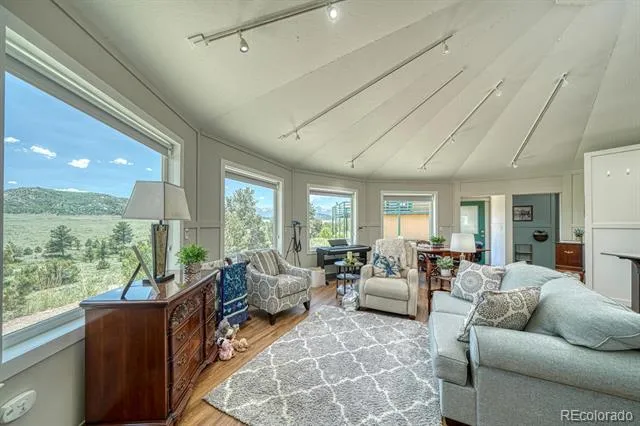 895 Acorn Rd Cotopaxi, CO 81223