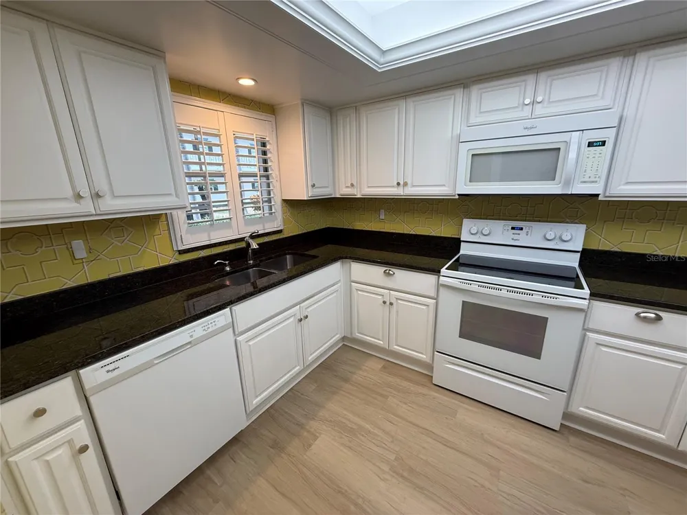 131 BLUFF VIEW DRIVE #104 Belleair Bluffs, FL 33770