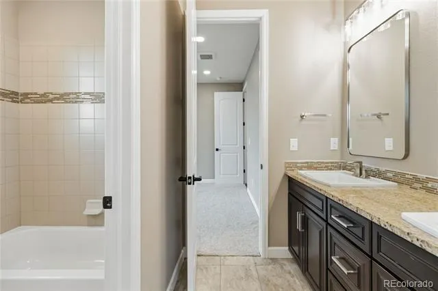 7878 S Valleyhead Way Aurora, CO 80016