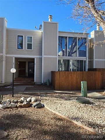 1050 S Monaco Parkway #25