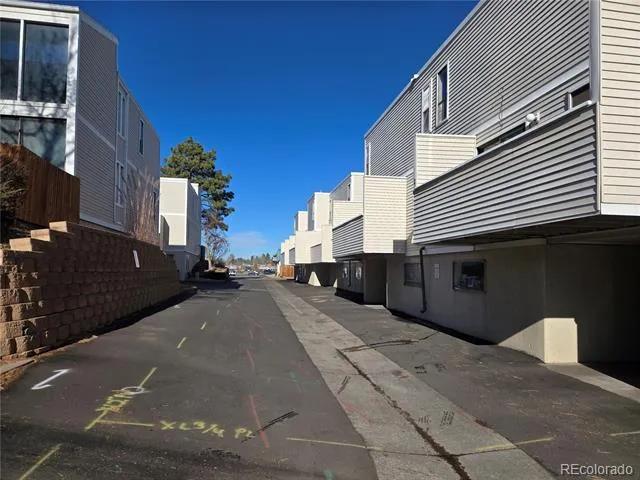 1050 S Monaco Parkway #25 Denver, CO 80224
