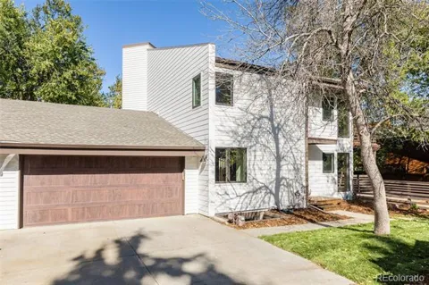 1737 Hawthorn Place