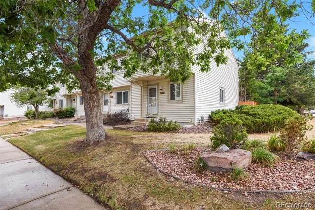 4290 S Mobile Circle #A Aurora, CO 80013
