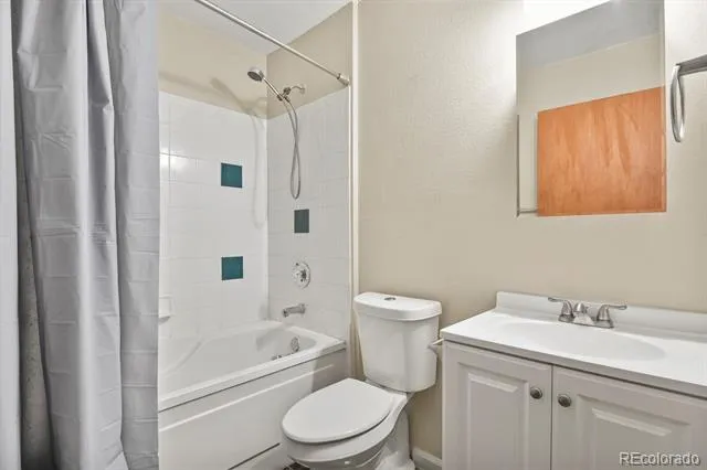 4290 S Mobile Circle #A Aurora, CO 80013