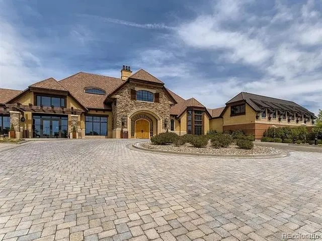27165 E Long Place Aurora, CO 80016
