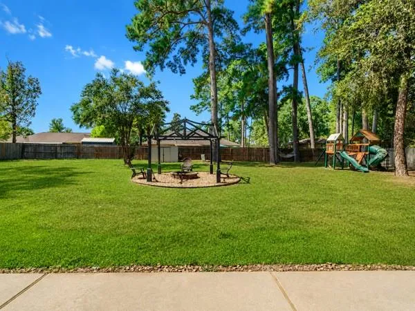 14131 Lakepoint Drive Willis, TX 77318