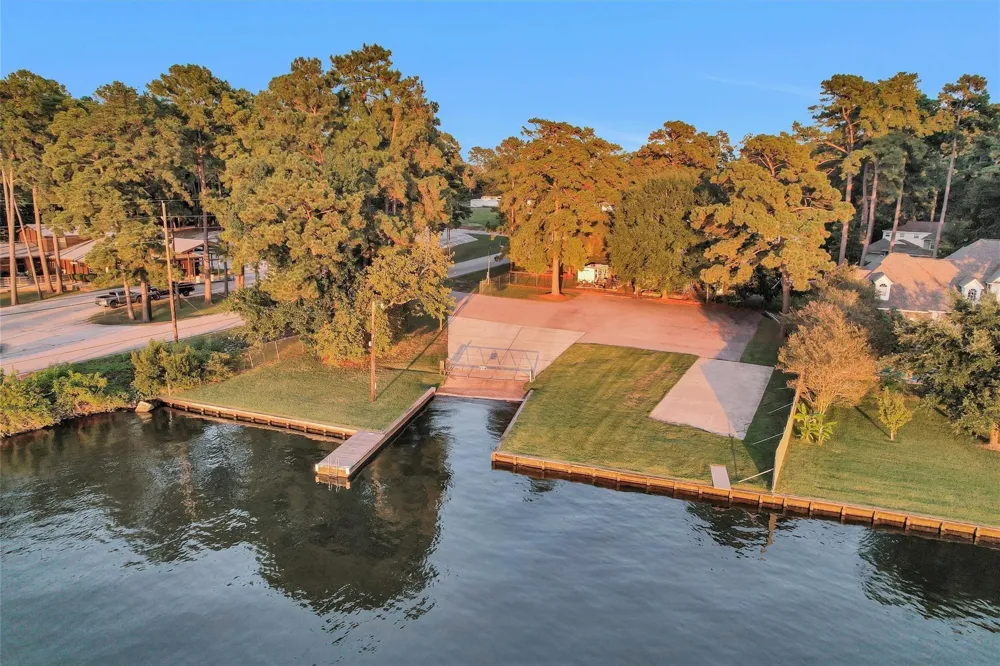 14131 Lakepoint Drive Willis, TX 77318