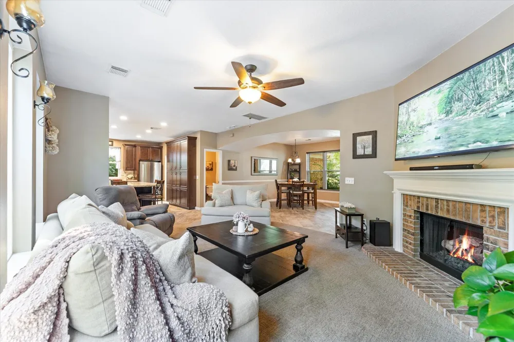 50 Hollylaurel Circle The Woodlands, TX 77382