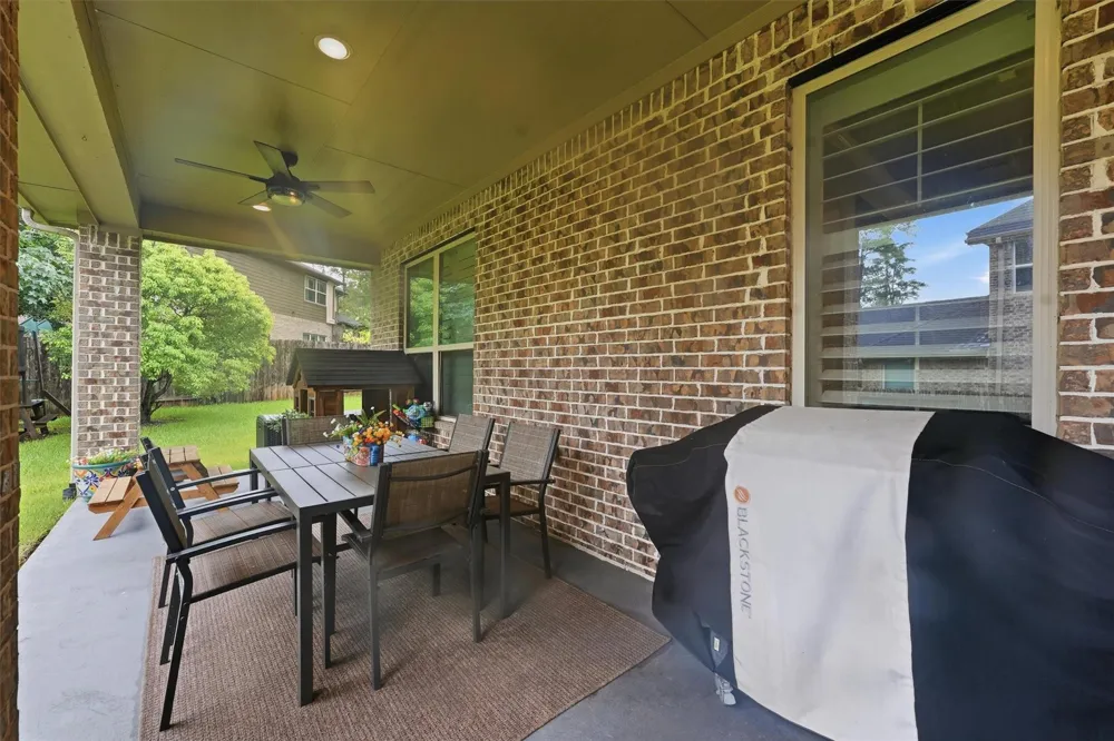 210 Fox Squirrel Court Pinehurst, TX 77362