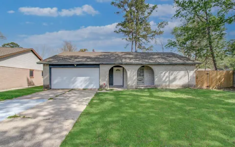 7015 Maple Fox Drive