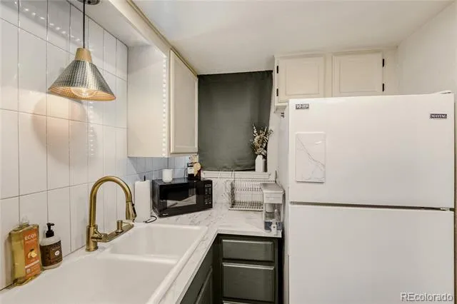 15594 E Arizona Avenue #208 Aurora, CO 80017