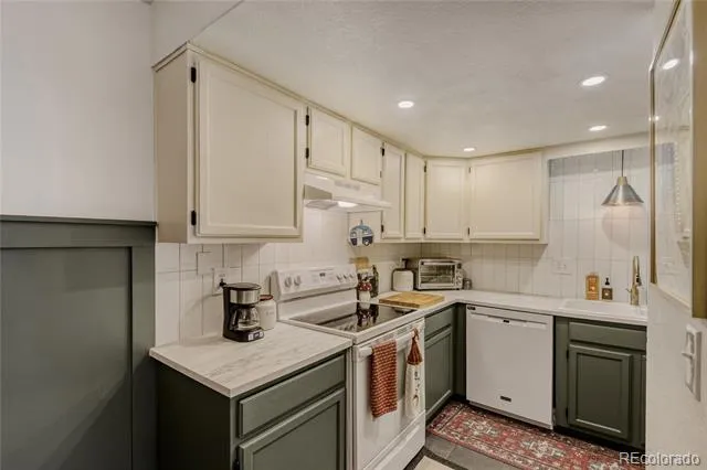 15594 E Arizona Avenue #208 Aurora, CO 80017