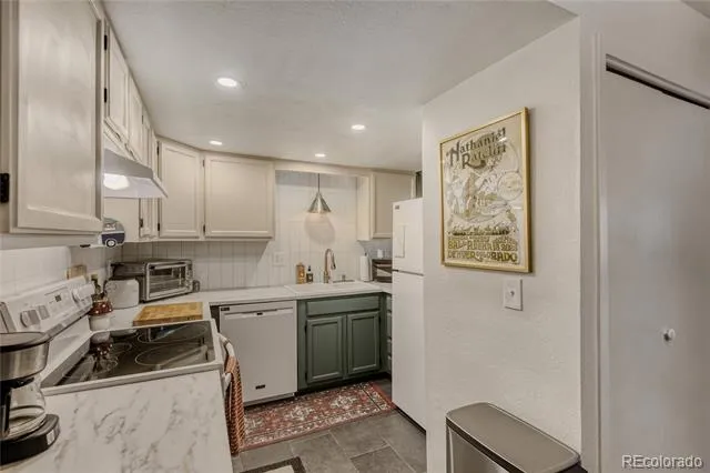 15594 E Arizona Avenue #208 Aurora, CO 80017