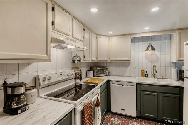 15594 E Arizona Avenue #208 Aurora, CO 80017