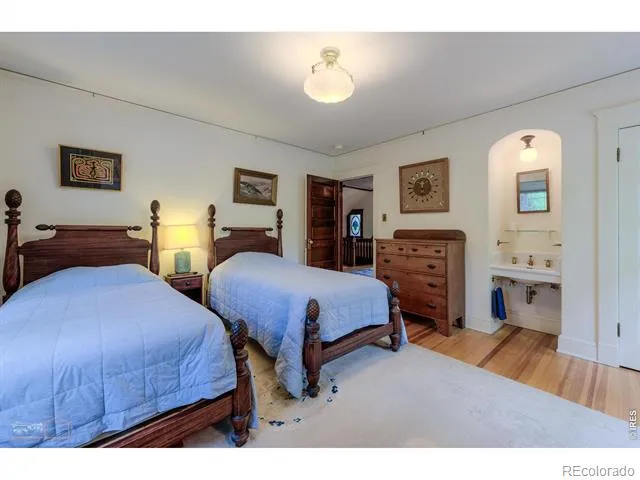 604 Mapleton Avenue Boulder, CO 80304