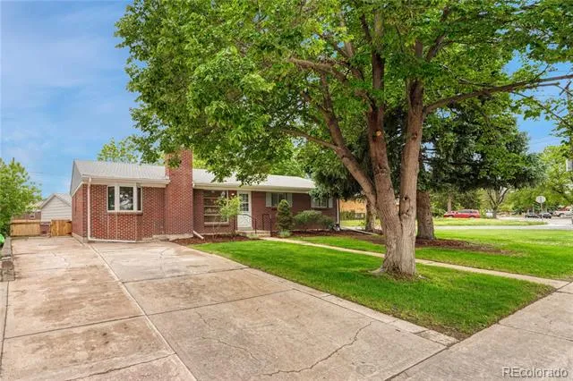 408 Scranton Street Aurora, CO 80011