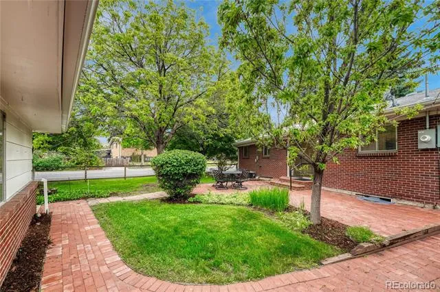 408 Scranton Street Aurora, CO 80011