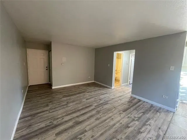 1590 clinton #6 Aurora, CO 80010