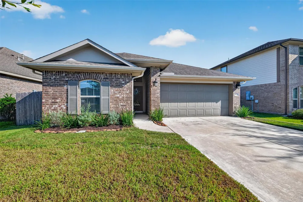 4822 La Piedra League City, TX 77573