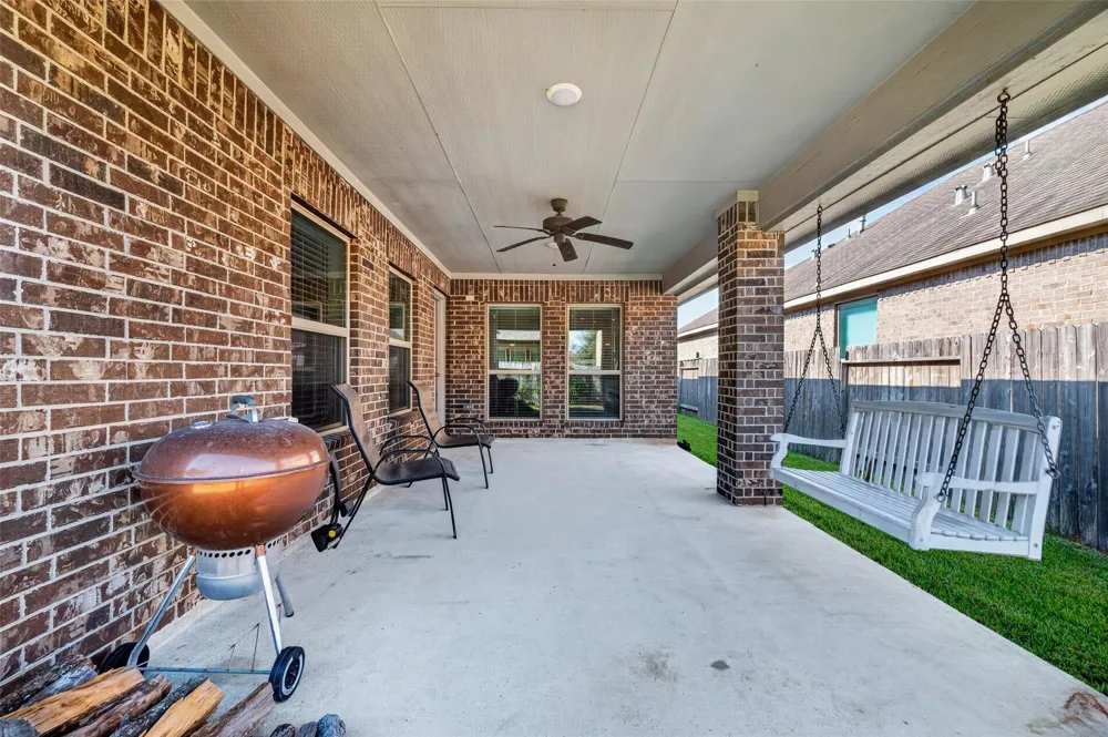 4822 La Piedra League City, TX 77573