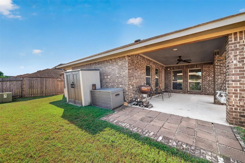 4822 La Piedra League City, TX 77573