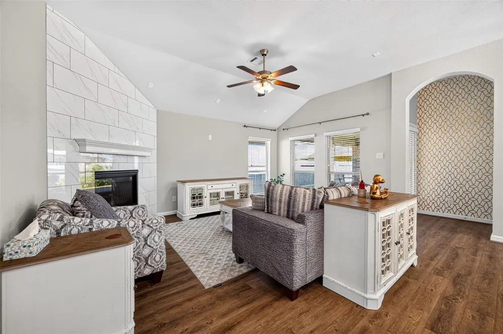 4822 La Piedra League City, TX 77573