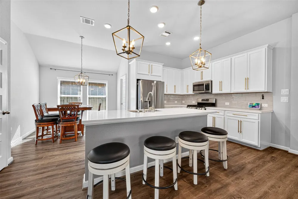 4822 La Piedra League City, TX 77573