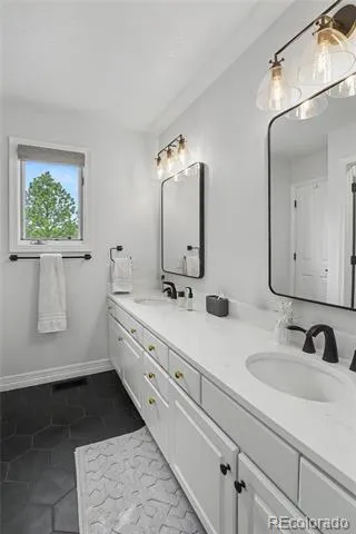 7499 S Genoa Circle Centennial, CO 80016