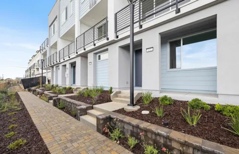 612 Chamise Way
