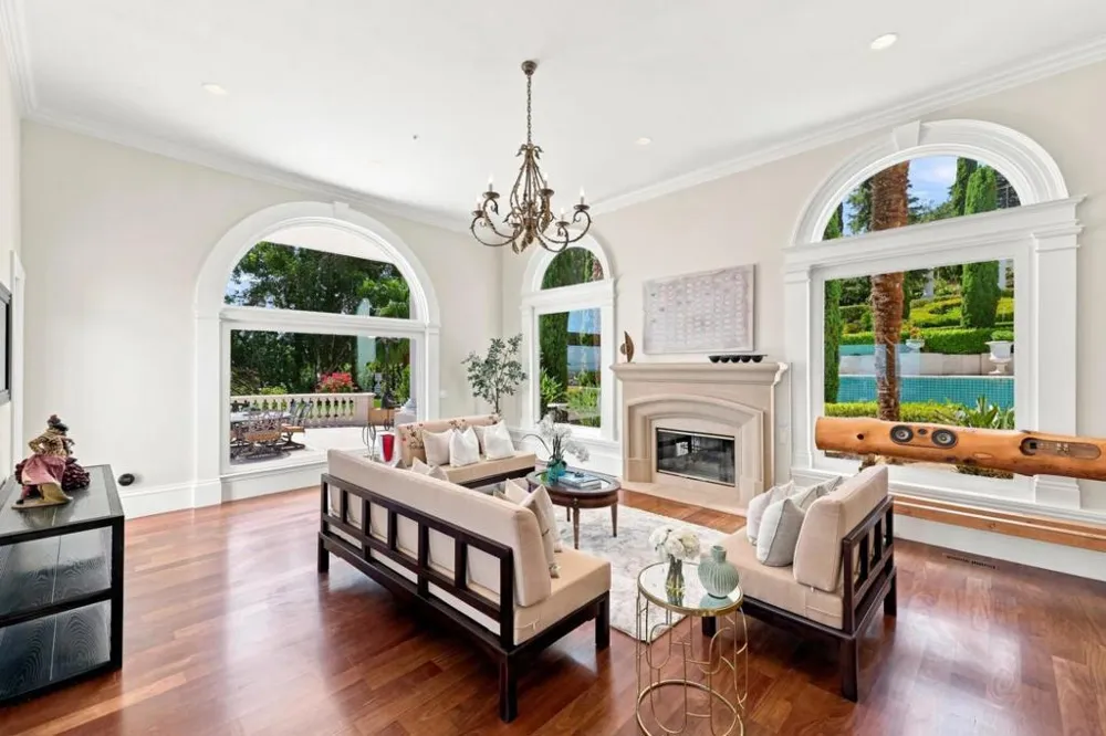 150 New Place Road Hillsborough, CA 94010