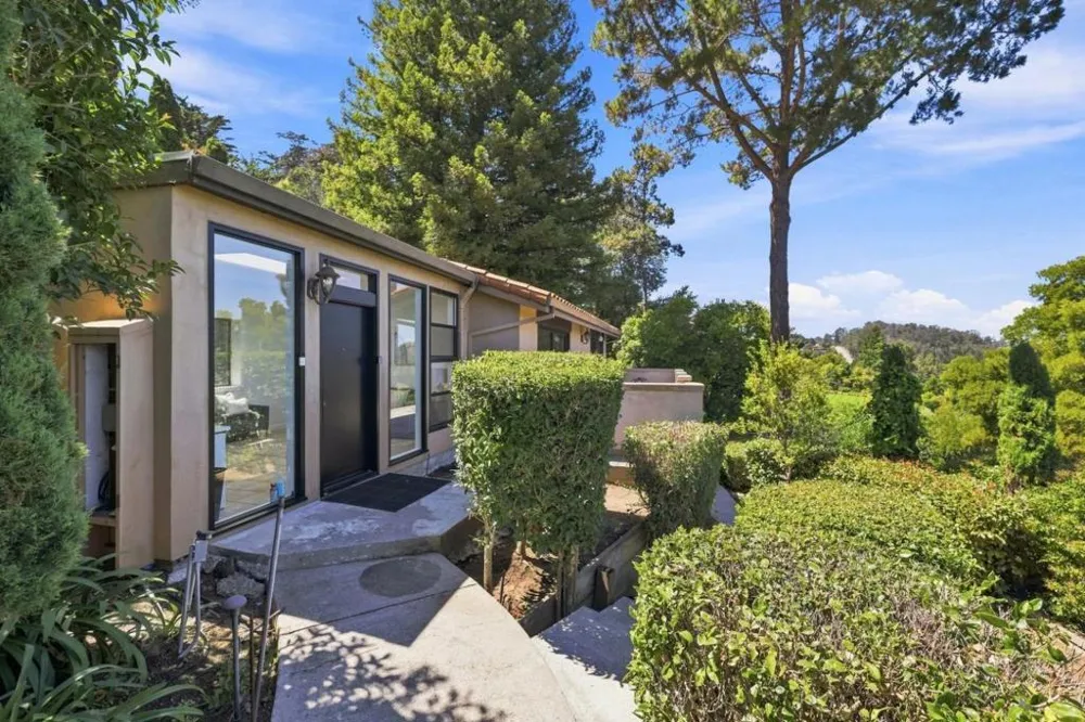 150 New Place Road Hillsborough, CA 94010
