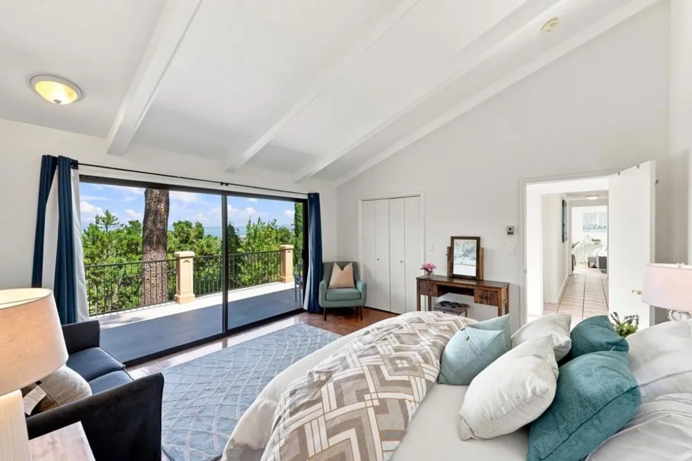 150 New Place Road Hillsborough, CA 94010