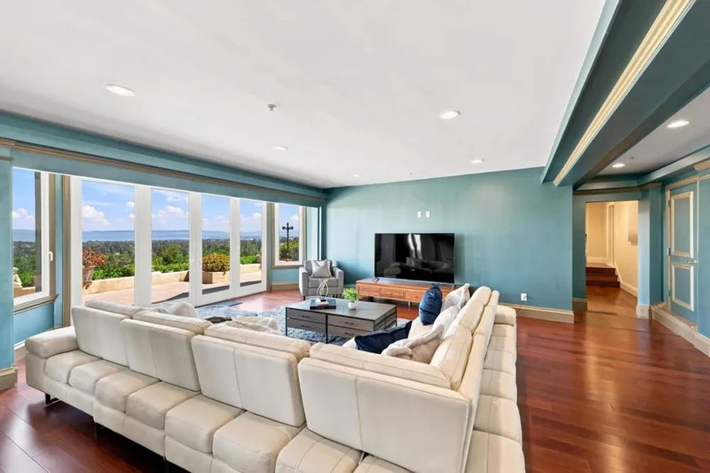 150 New Place Road Hillsborough, CA 94010