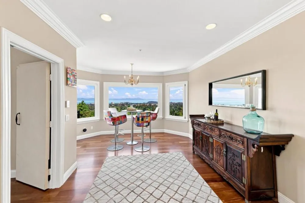 150 New Place Road Hillsborough, CA 94010