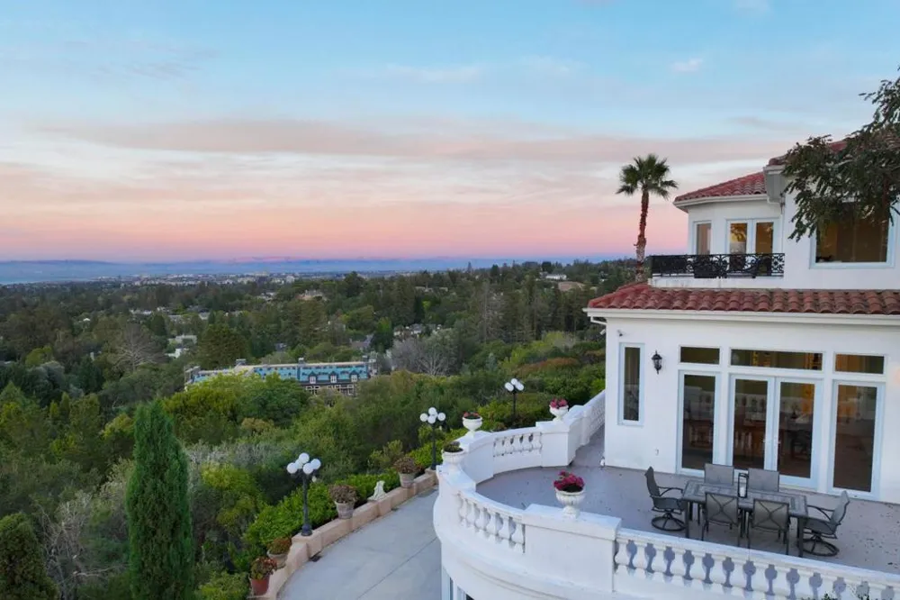150 New Place Road Hillsborough, CA 94010