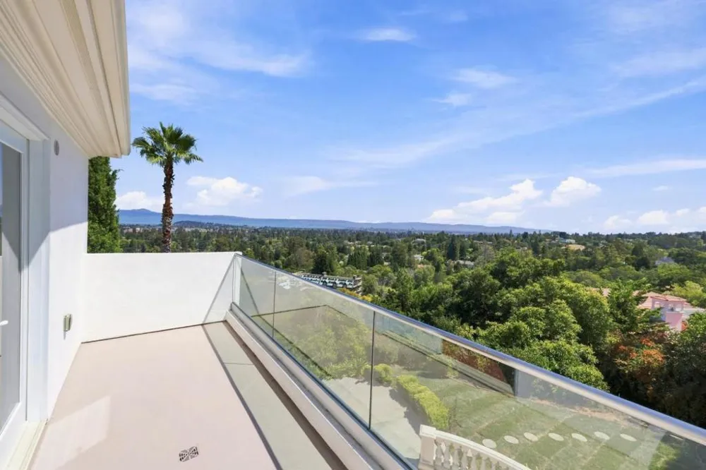 150 New Place Road Hillsborough, CA 94010