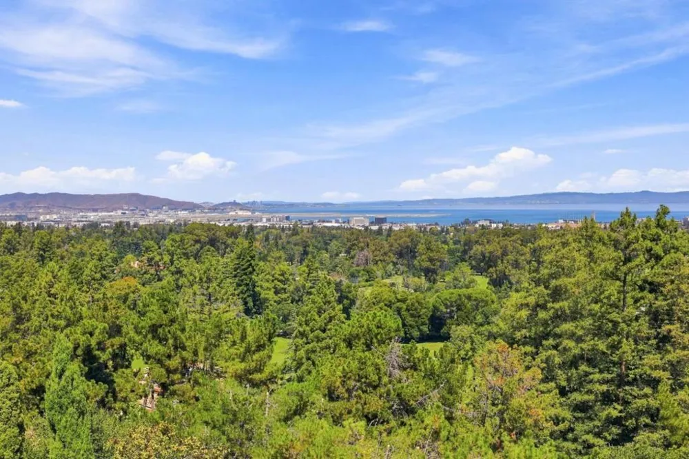 150 New Place Road Hillsborough, CA 94010