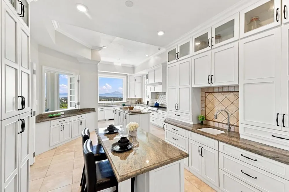 150 New Place Road Hillsborough, CA 94010