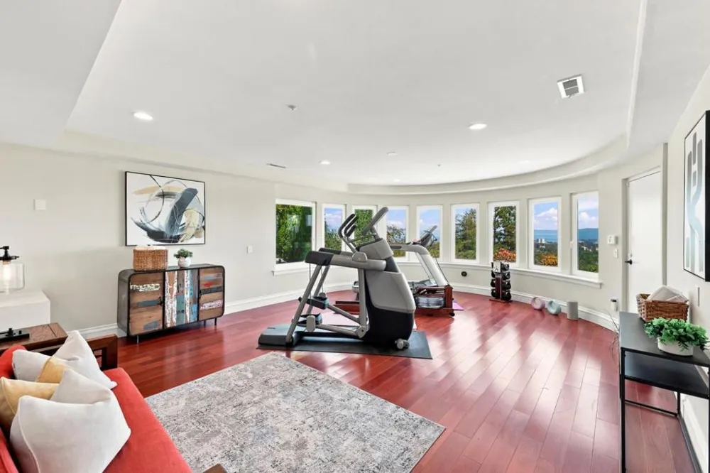 150 New Place Road Hillsborough, CA 94010