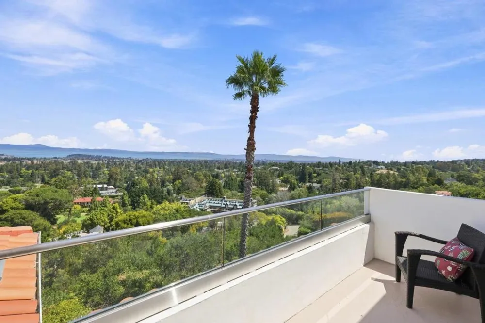 150 New Place Road Hillsborough, CA 94010