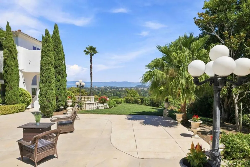 150 New Place Road Hillsborough, CA 94010
