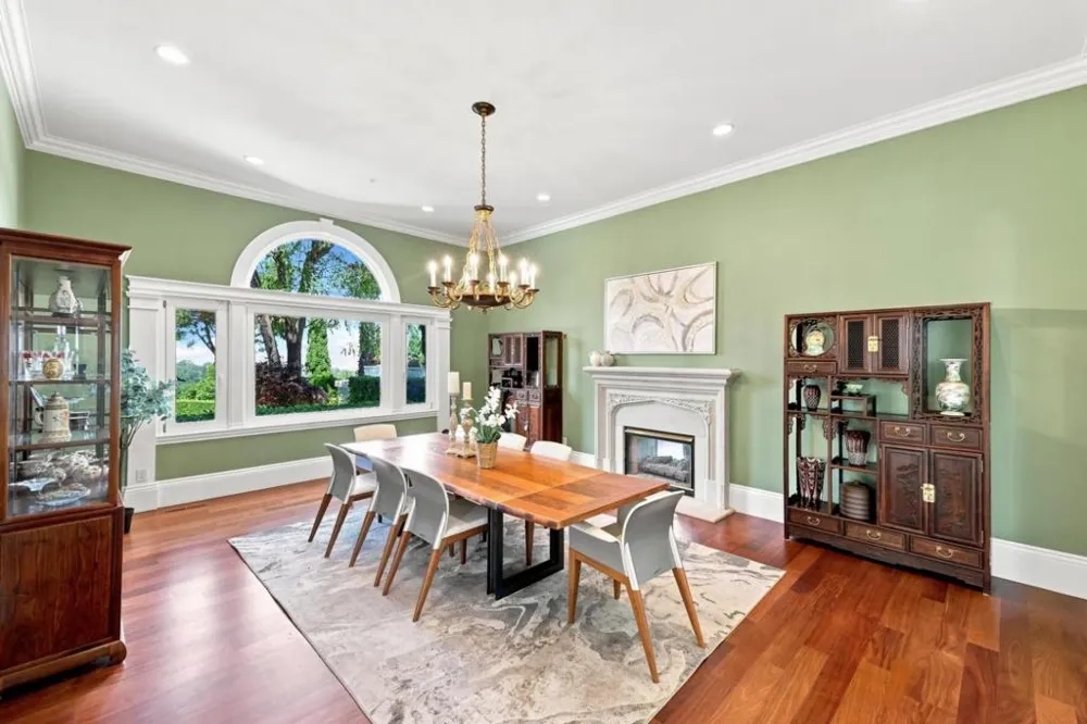 150 New Place Road Hillsborough, CA 94010