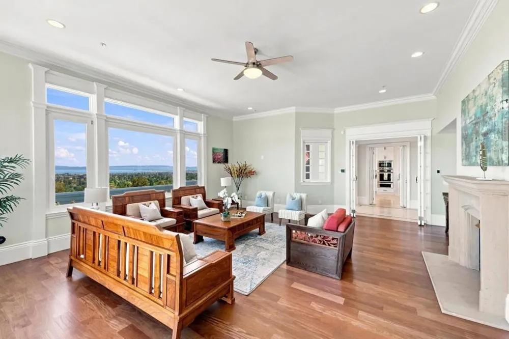 150 New Place Road Hillsborough, CA 94010