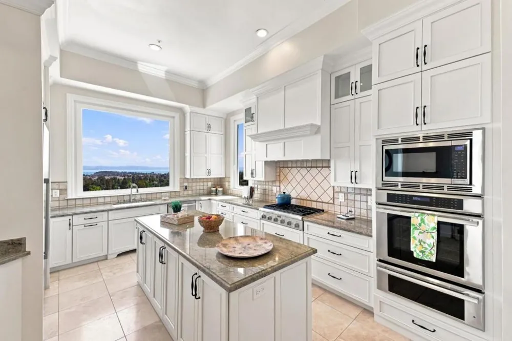 150 New Place Road Hillsborough, CA 94010